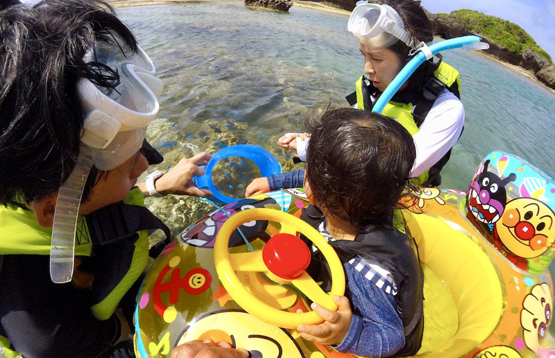 箱メガネ越しで海中を楽しめます